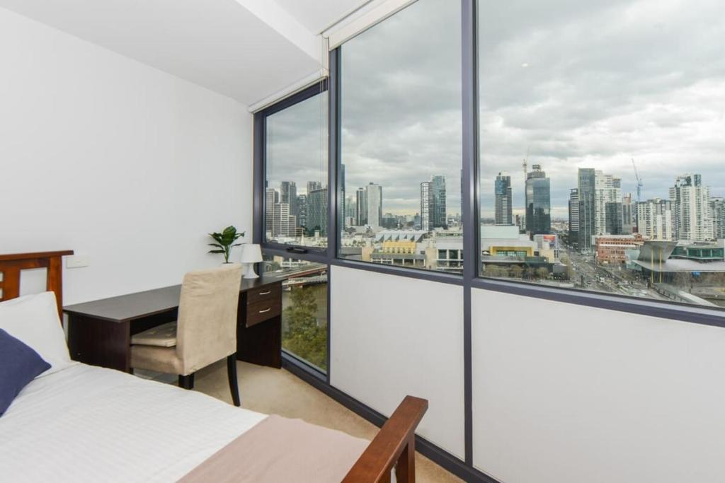 Backpackers' Delight with Sprawling City Views, Melbourne