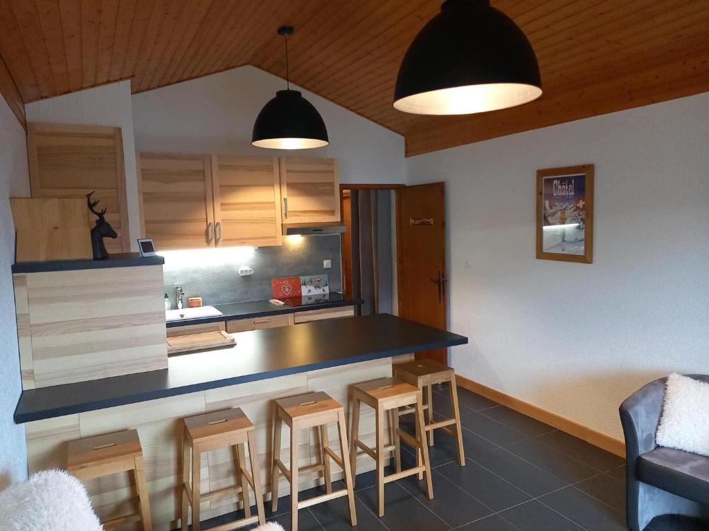 Chalet chaleureux à Châtel - Idéal 6 pers, 3 pièces, proche télésiège, WIFI, balcon sud, garage - FR-1-676-21 - 2
