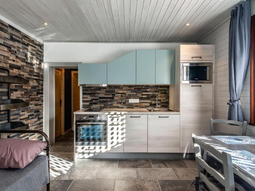 Chalet cosy 2 pièces avec terrasse, 3 pers, parking, WiFi, animaux admis - FR-1-676-2 - 3