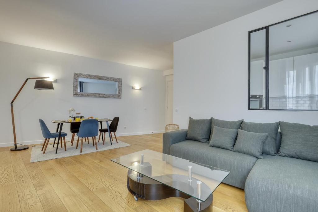 Chic and Warm 1 bd Flat - Heart of the Luxury 16th - 2