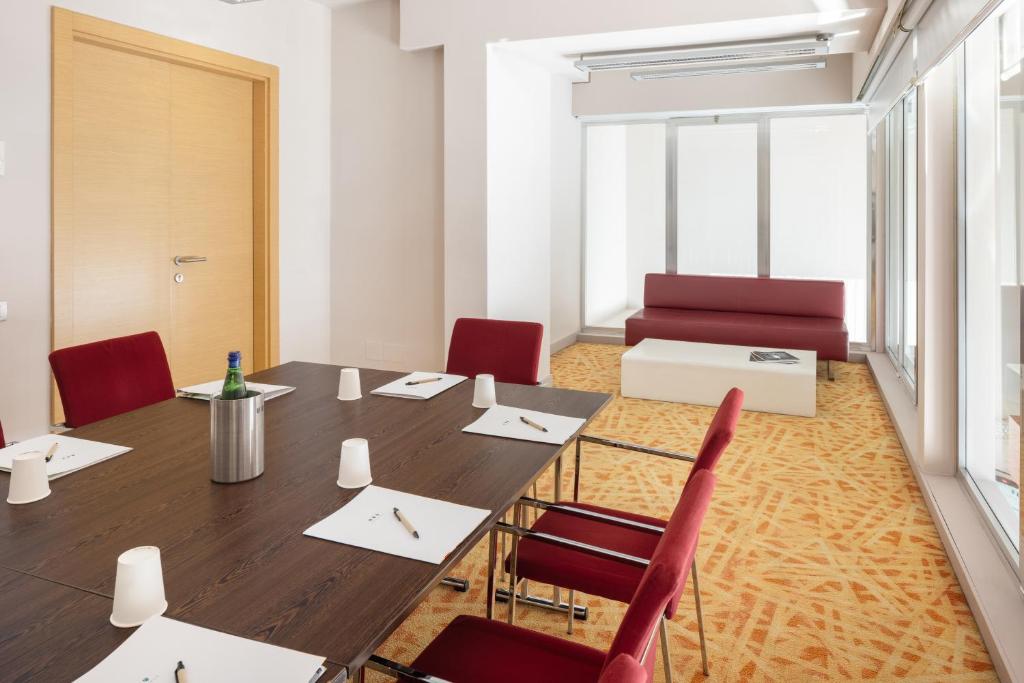 Naples UNA HOTELS Napoli Additional