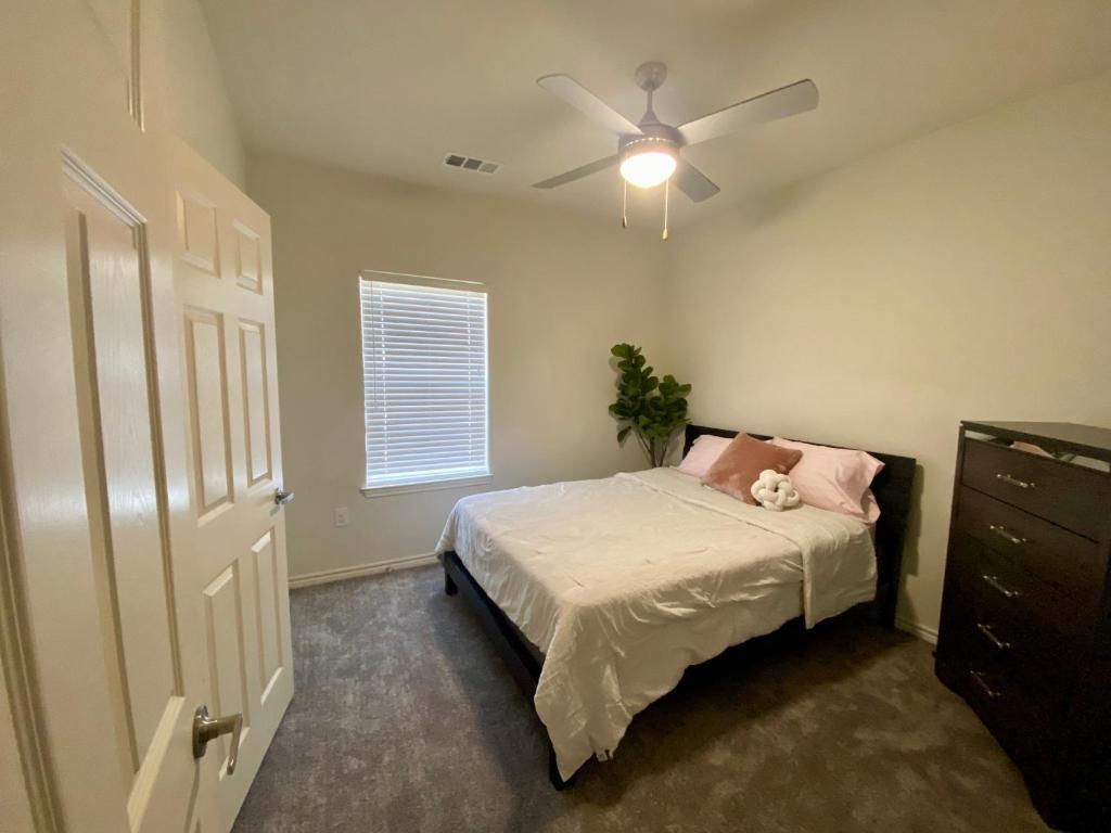 2bed/2bath apt