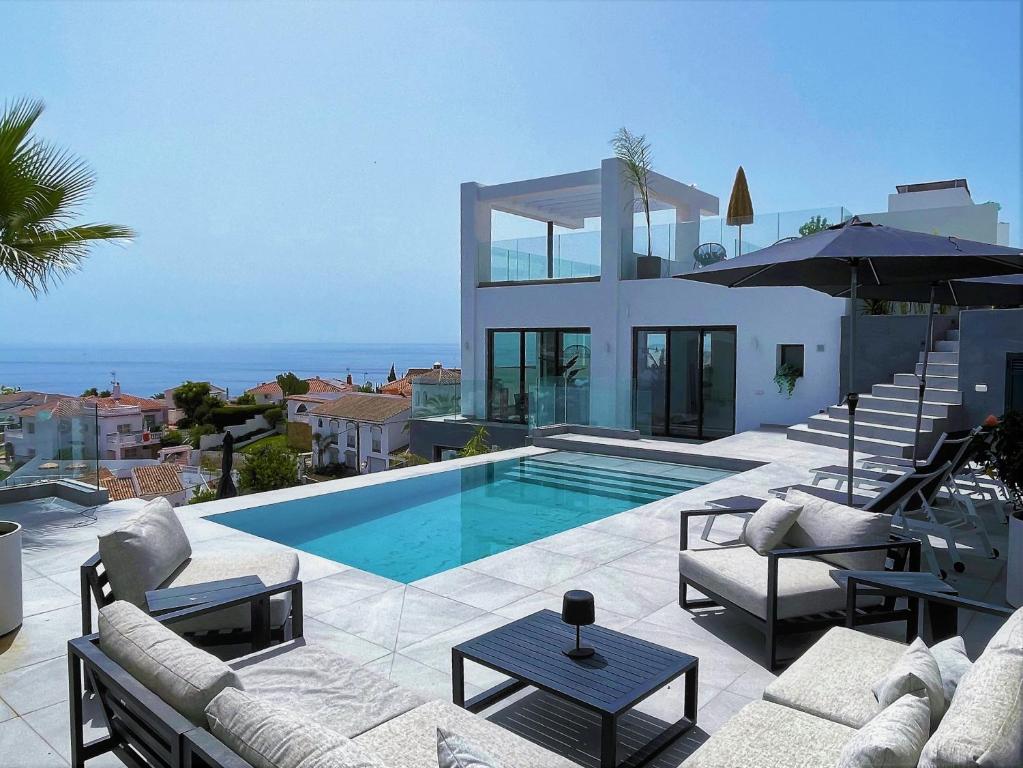 Luxury villa with panoramic views and infinity pool - 2