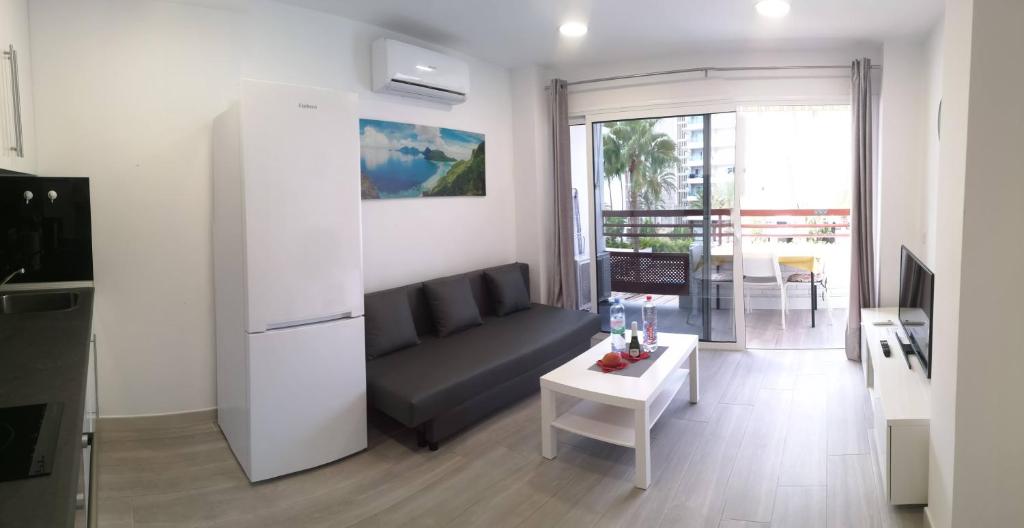 Top-Apartment in Apartamentos Danubio, 4 Etage, Poolblick und seitlicher Meerblick, Wohnzimmer und 1 Schlafzimmer, im Herzen von Playa del Inglés , Gran Canaria - 3