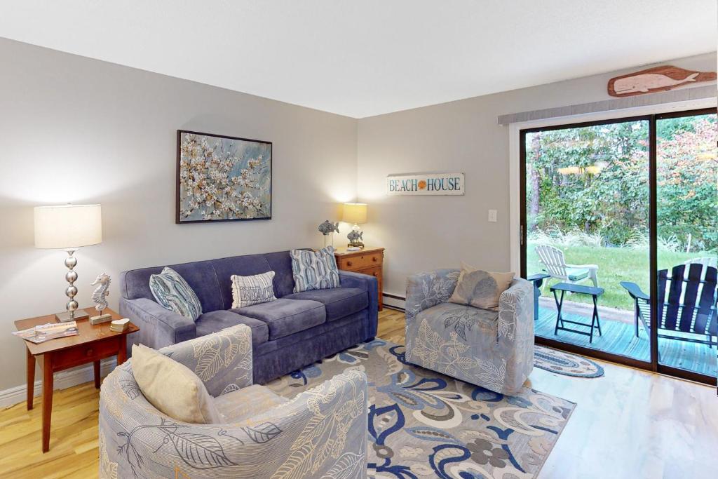 Sand, Shells & Sunsets, Brewster