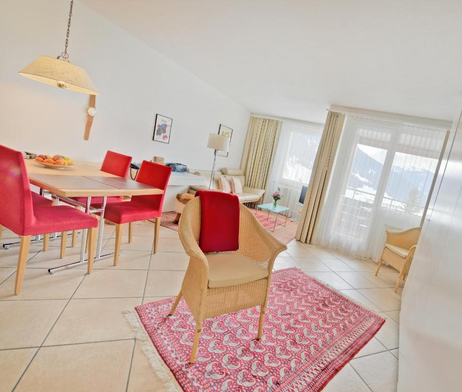 Ferienwohnung Parkareal Davos - freier Blick auf Berge, ruhig, sonnig, SW-Balkon, Parkplatz - 5