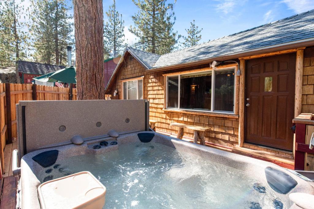 Boulder Pines - Walk to lake and Boulder Bay park at those cozy location!, Big Bear Lake