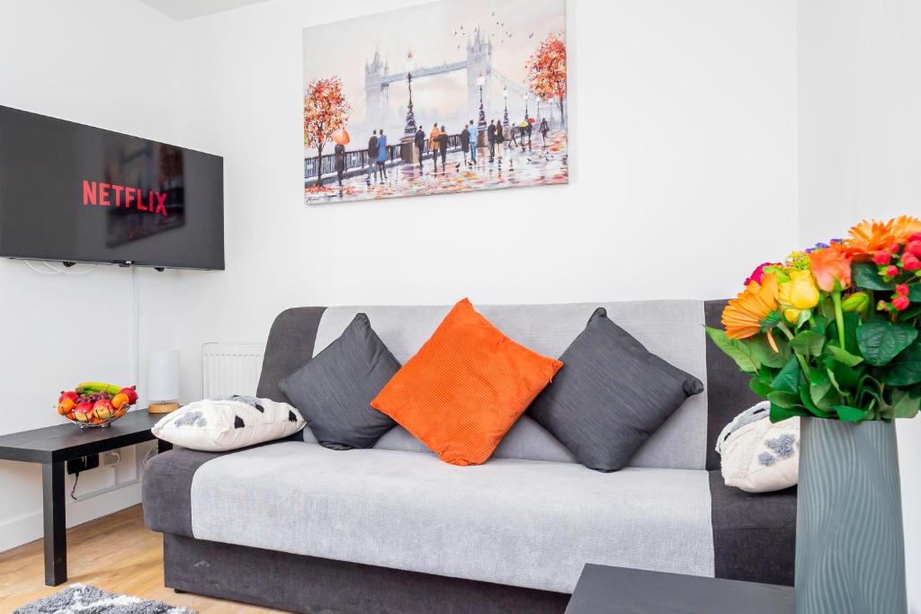 8 Beds, 3baths Perfect For Contractors & Teams, Basingstoke