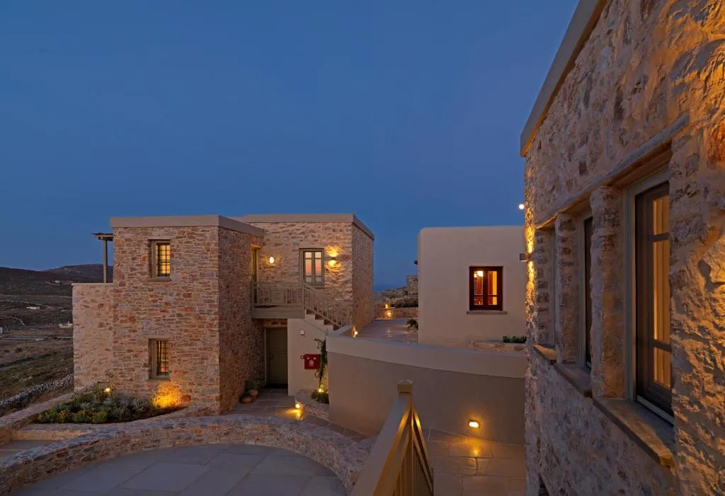 Themonies Luxury Suites, hotel v destinaci Chora Folegandros