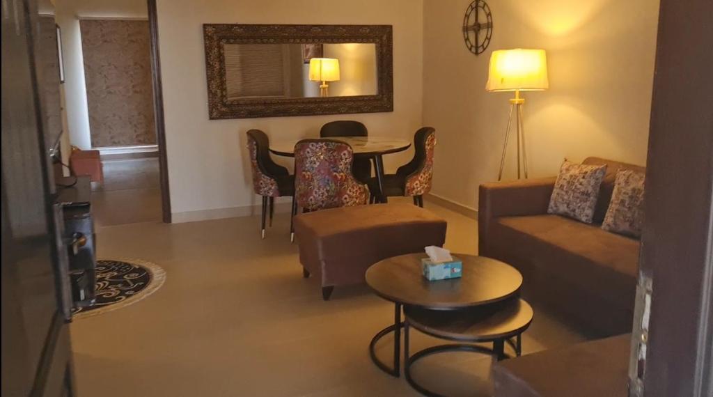 Avian Homestead, Islámábád