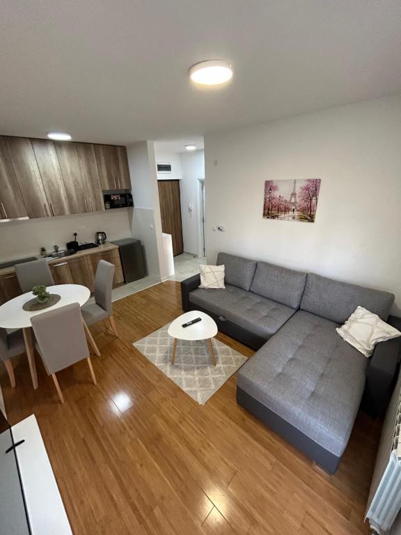 Delete 44, Novi Grad