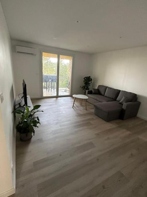 L’Amistouso, Vedène