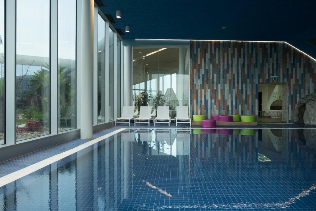 スイミングプール