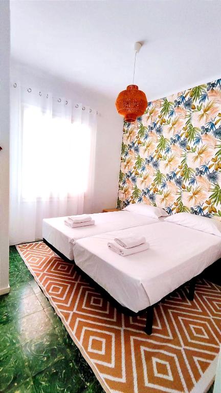 THE ROOM - APARTMENT IN LLORET, Lloret de Mar