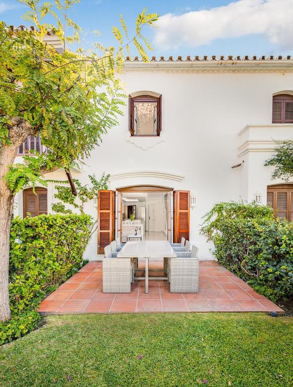 Estepona - Playa - Villa de 3 dormitorios con acceso directo a la piscina y al lado del mar Si7 - 2