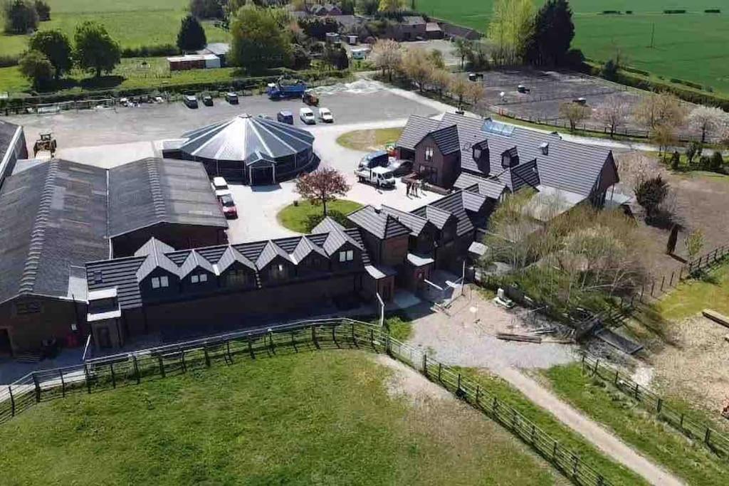 Hanaverian suit with amazing views of stud farm., Great Driffield