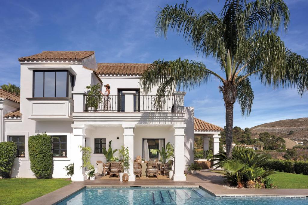 All About La Boheme, Benahavís