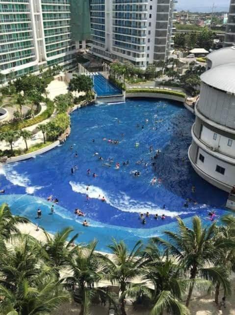 Manila Urban Resort at Azure, Manila