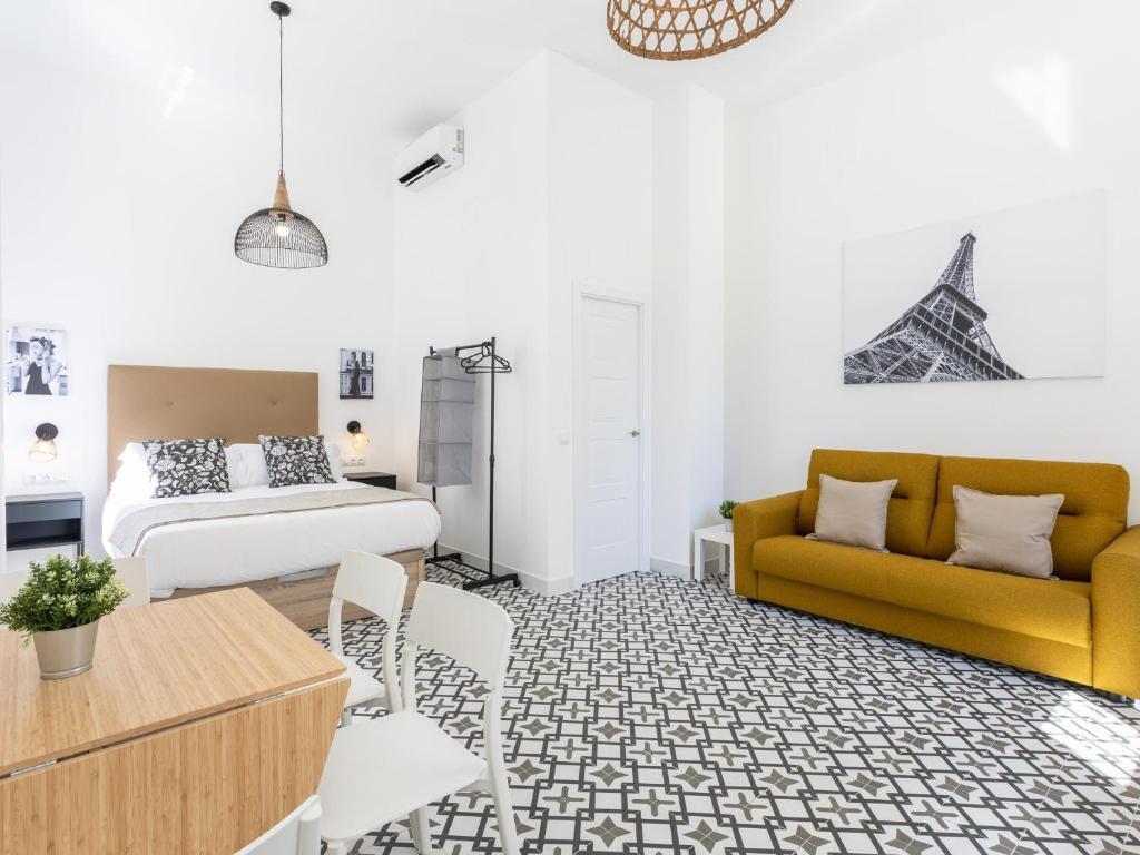 Holidays2Malaga Picasuss Loft New Built Close Huelin Beach and Promenade, Малага