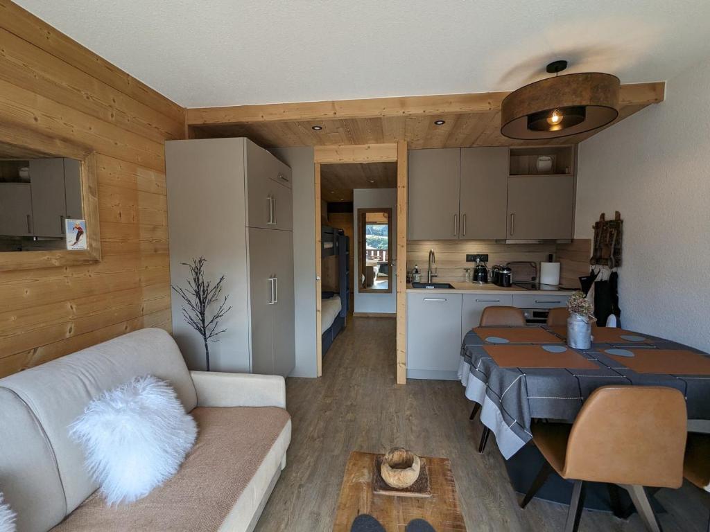 Appartement rénové 2023 au centre de La Clusaz avec balcon, garage, et accès facile aux pistes - FR-1-459-178 - 2