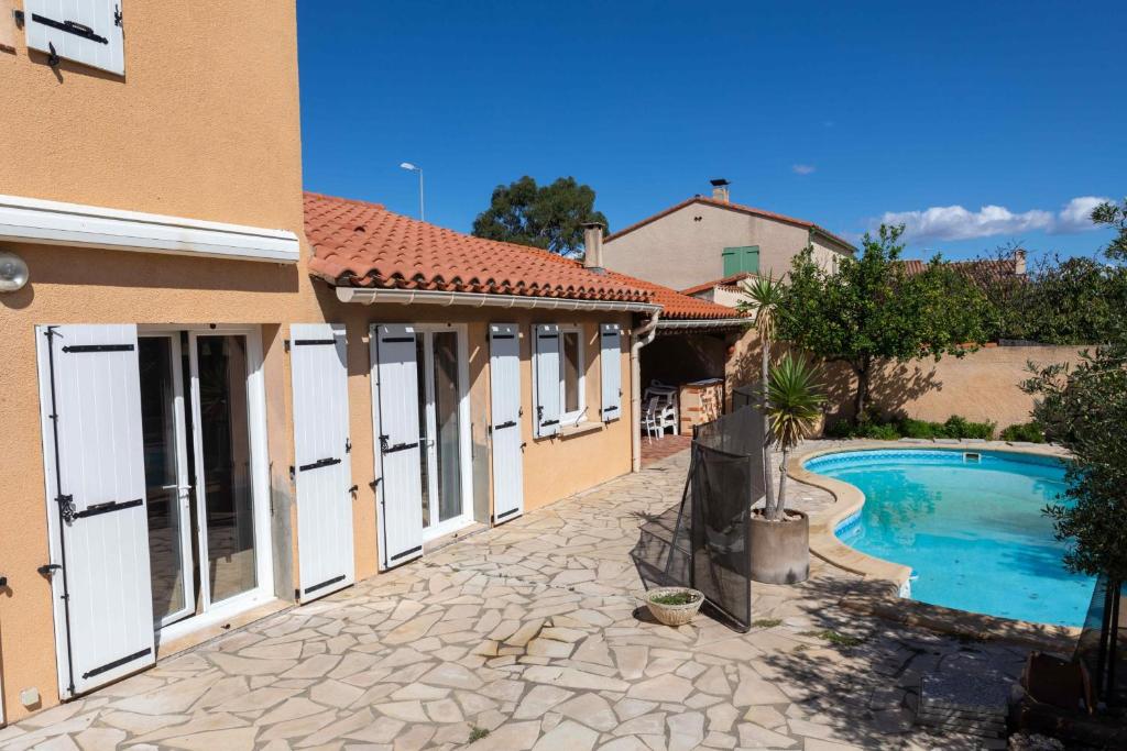 Spacious house with garden