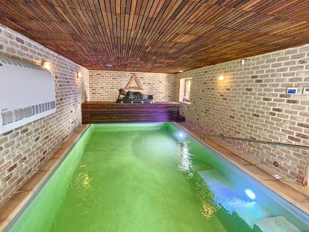 Appartement au calme - Duplex 3 CH - 5 pers avec piscine intérieure 32C Namur - 5 min E42 sortie 12 Namur Ouest, Floreffe