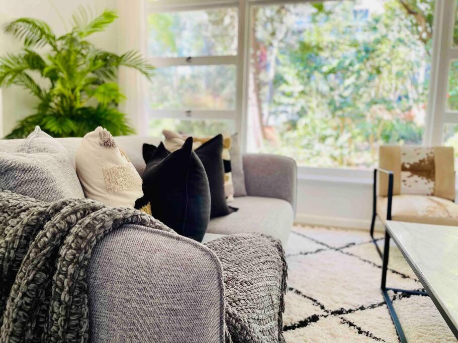 Renovated charming & cozy house (Walk to Station), Sydney