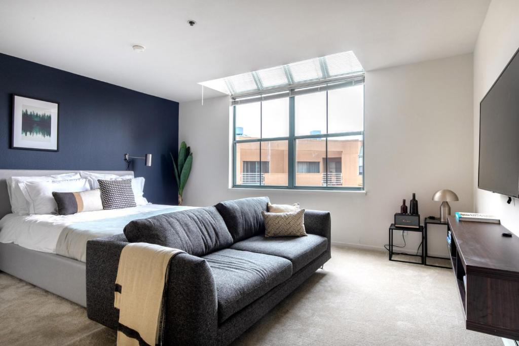 S Beach Studio w 3 Pools 2 mins to Muni SFO-262, San Francisco