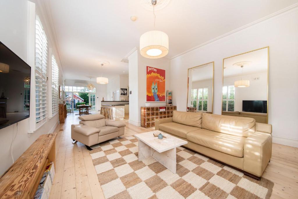 Timeless Gem in Malvern East, Carnegie