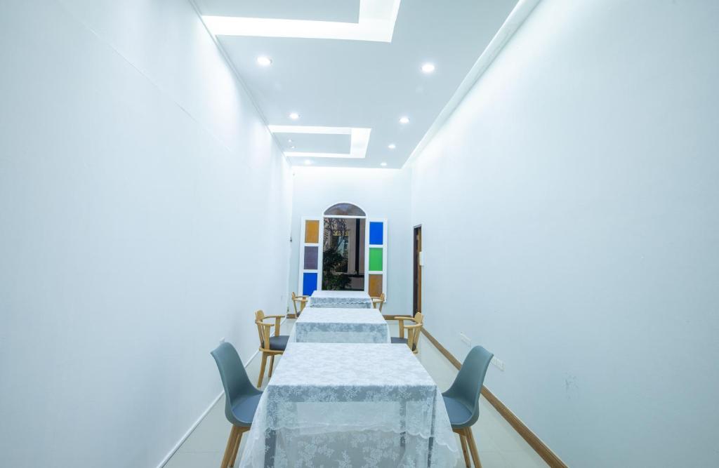 Shared lounge/TV area