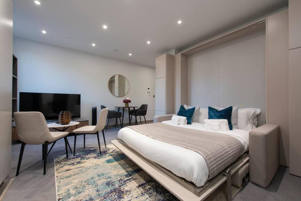 Urban Delight Central Reading Studio CHRL F8, Reading