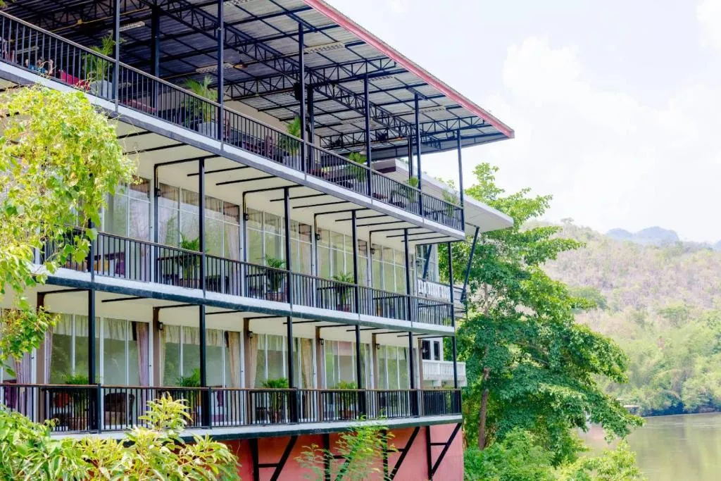 เพชรมณีกาญจน์ บีช รีสอร์ท, hotel in Ban Plai Huai Kaeng Riang