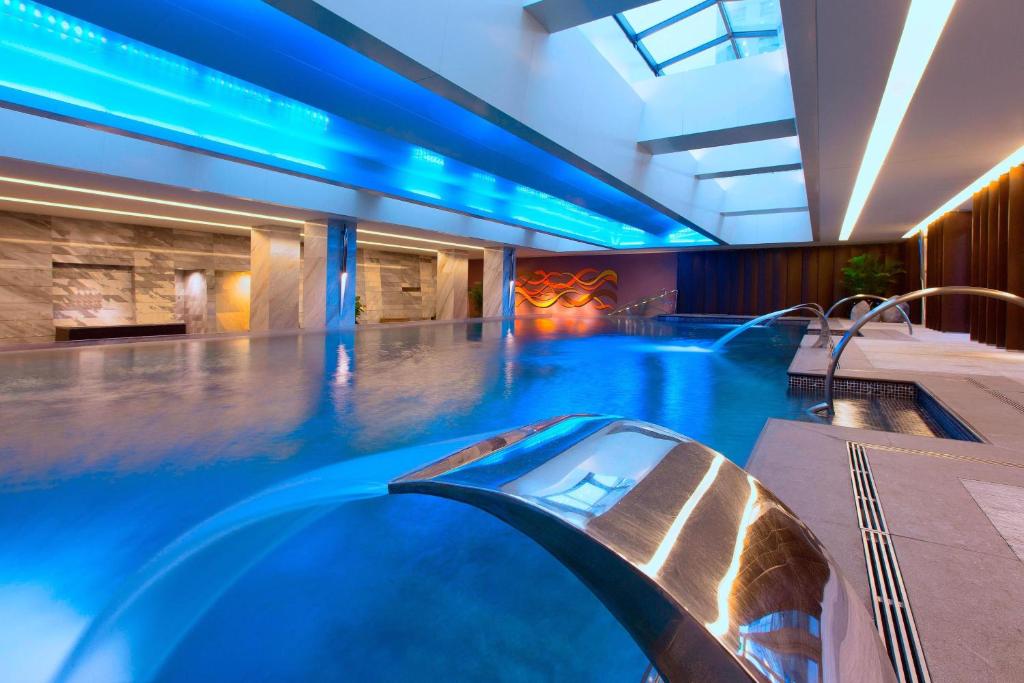 Swimming pool, The Westin Ningbo in Ningbo