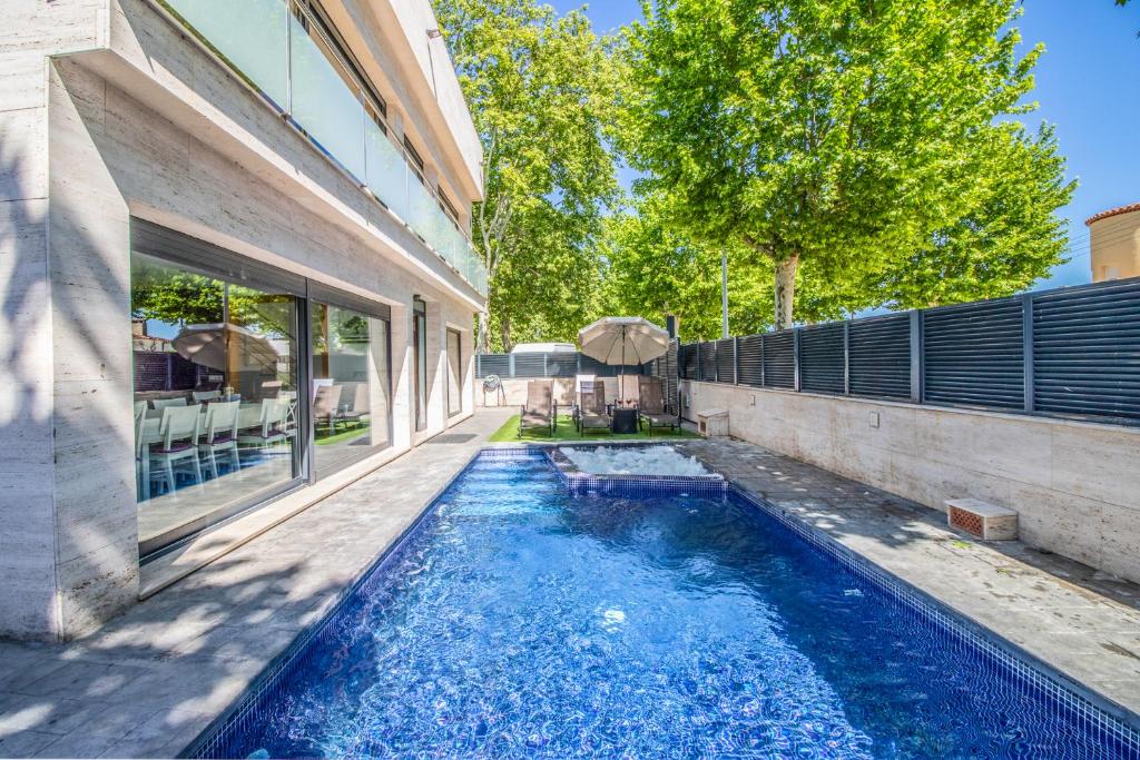 Villa de lujo. Piscina con jacuzzi. - 1