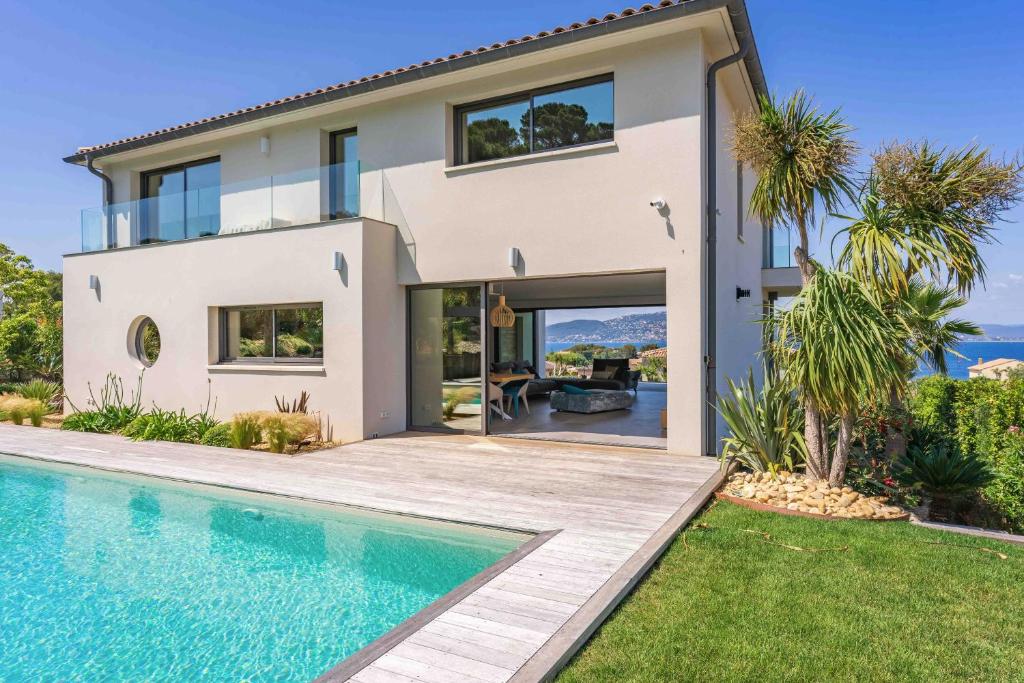 Villa Palma Giens - Vue Mer Panoramique -Piscine Chauffée Mai à Septembre- 4 chambres -Garage - 4