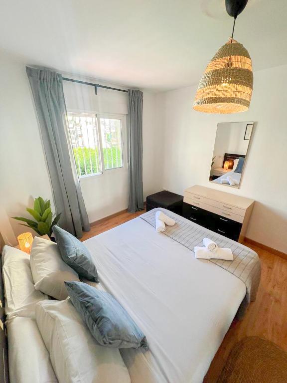 Large & Cozy Centrally Apartment, Torremolinos