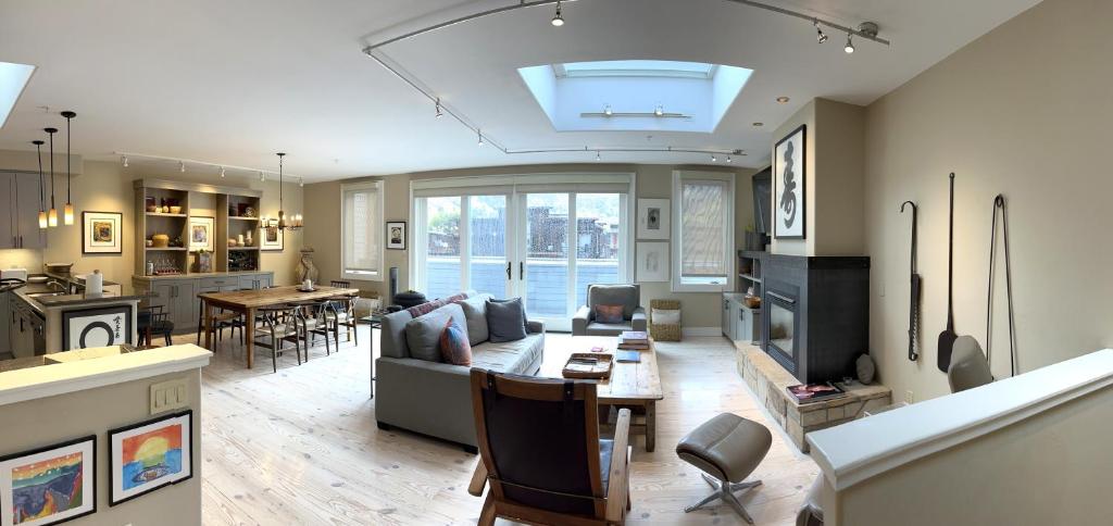 Penthouse #2 at DiamondTooth - location and views!, Telluride