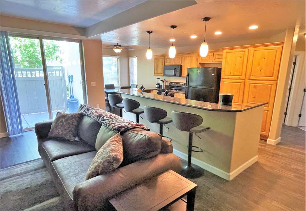 3-Bedroom Luxury Condo in the Heart of the City