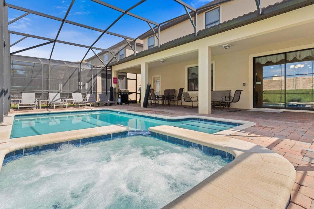 1485 Rolling Fairway Drive, Davenport