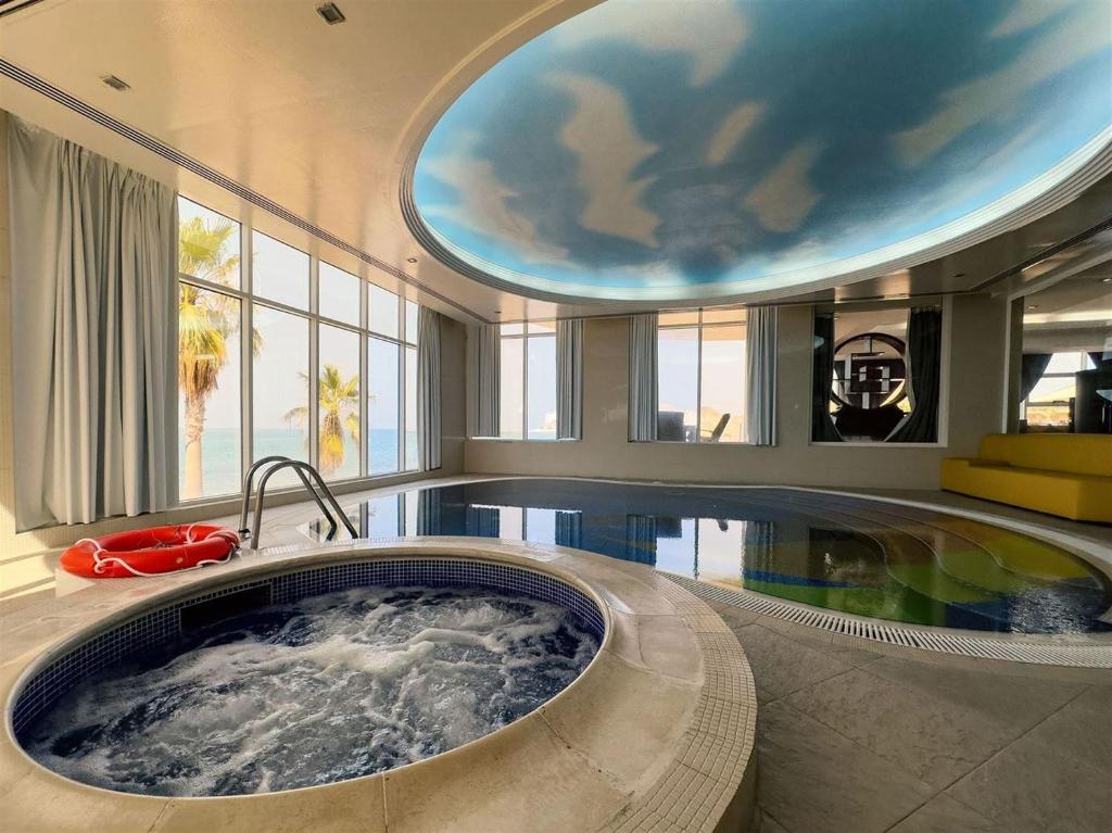 Hot tub, Royal Beach Hotel & Resort in Fujairah