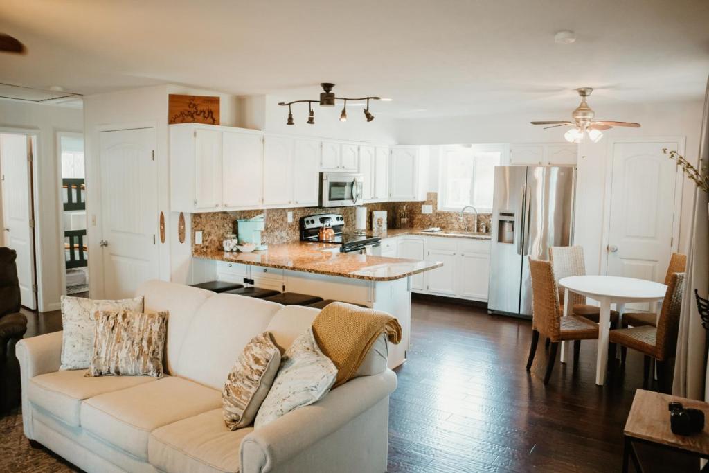 Firefly Cottage, Galena