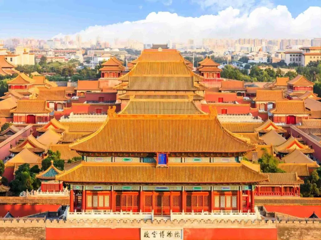 Happy Dragon Saga Hotel with terrace-- Free wifi with fluent English speaking,Tourist ticket service&food recommendation,Near Tian'AnMen Forbidden City,Wangfujing walking street,Easy to get any tour sights by metro, hotel in Beijing
