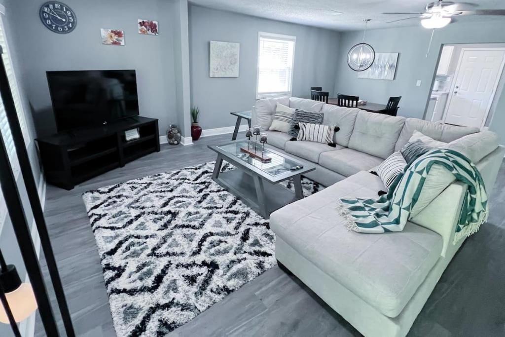 Serenity Springs, Hot Springs