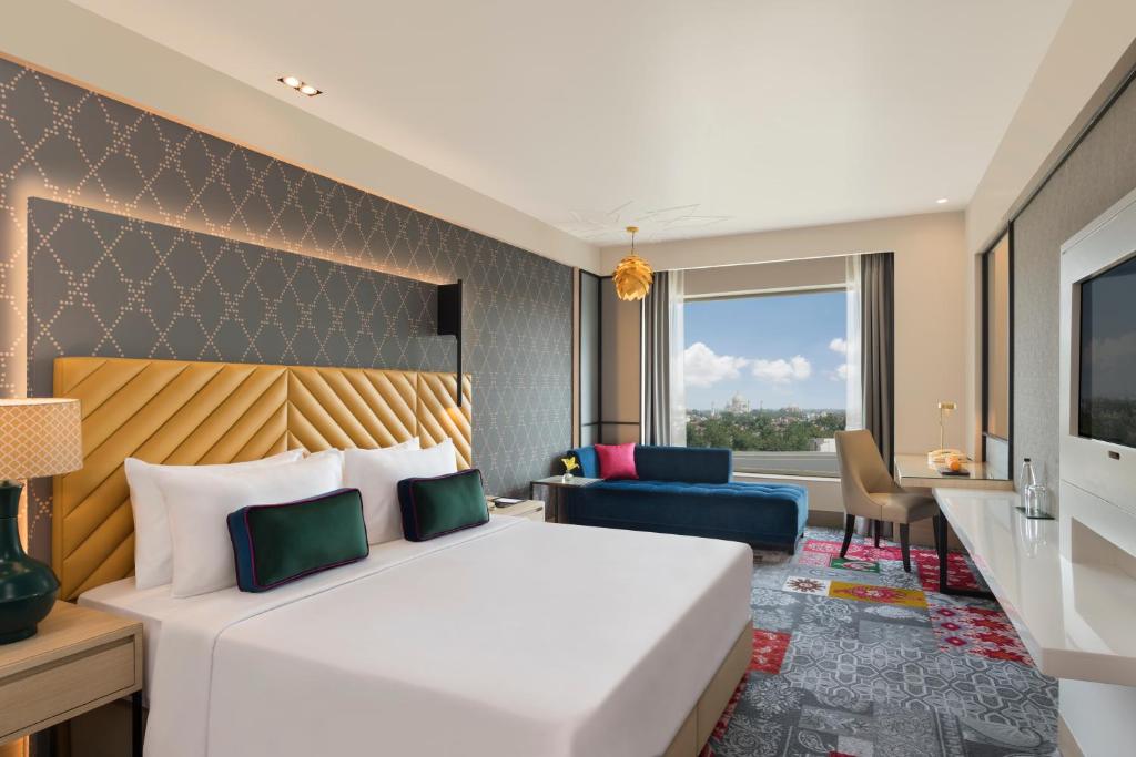 Agra Grand Mercure Agra room