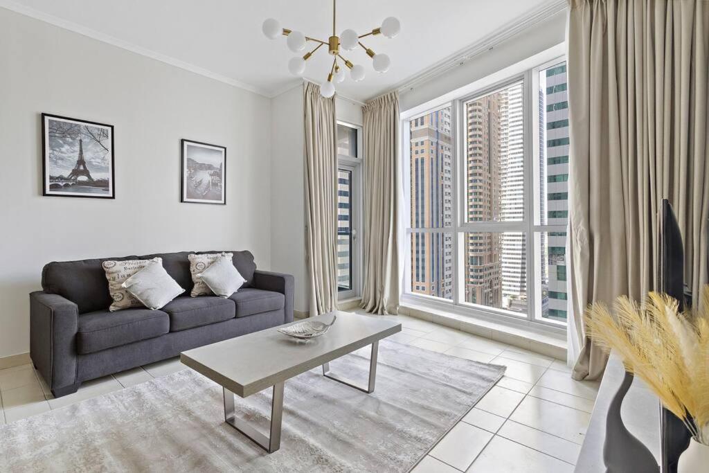 StoneTree - Bright & Modish 1BR Apartment, Dubaï