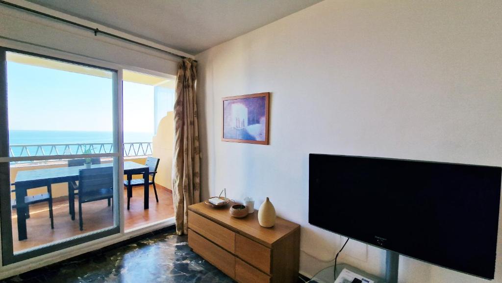 AA Guest - Don Juan Eco Front Sea Views Apartment - 3