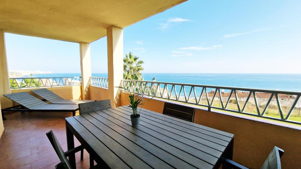 AA Guest - Don Juan Eco Front Sea Views Apartment - 5