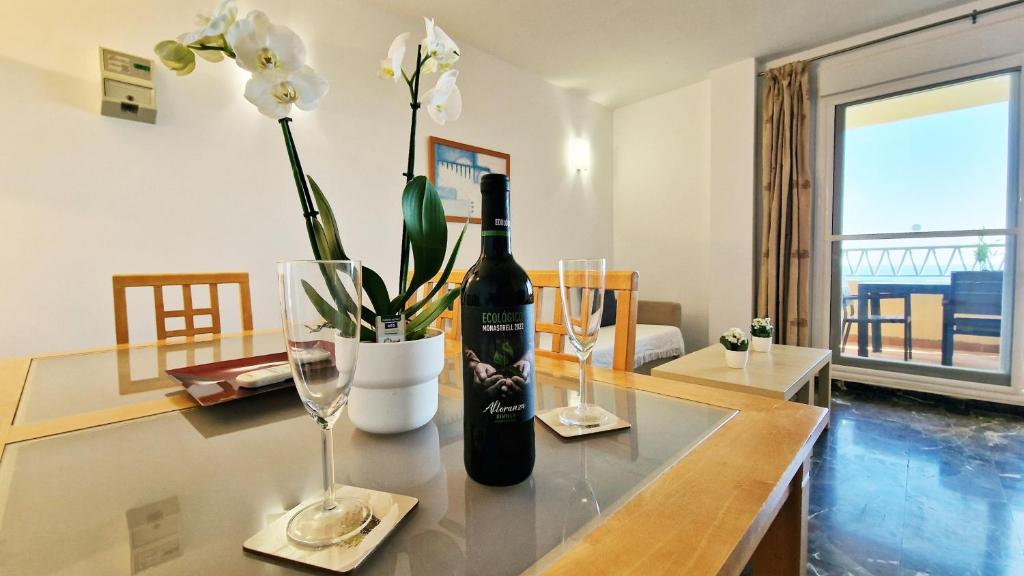 AA Guest - Don Juan Eco Front Sea Views Apartment - 4