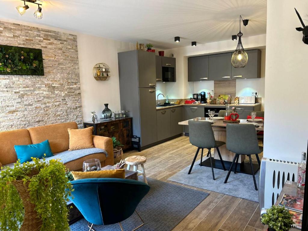 Moderne appartement 4 pers avec balcon sud, parking et WiFi - à 200m des pistes et navette - FR-1-623-255, Les Gets