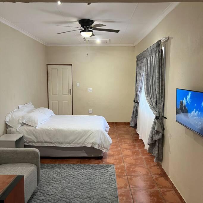 Your comfortable studio perfectly situated in Nelspruit, Mataffin